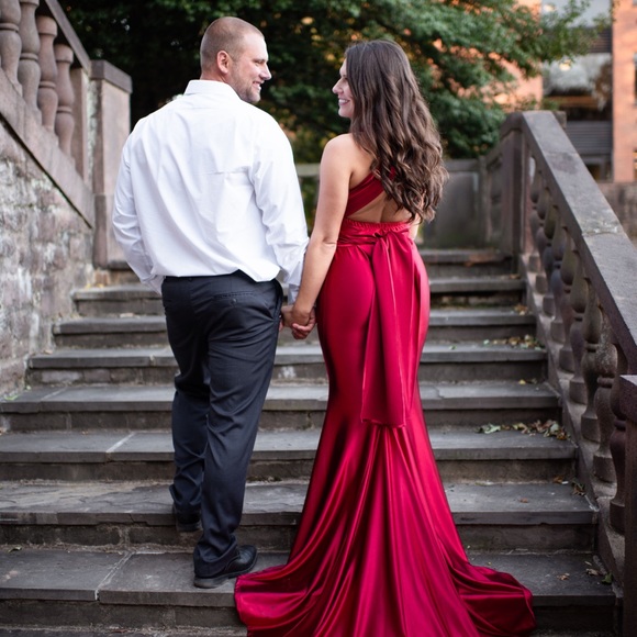 Red mermaid gown - Picture 5 of 9